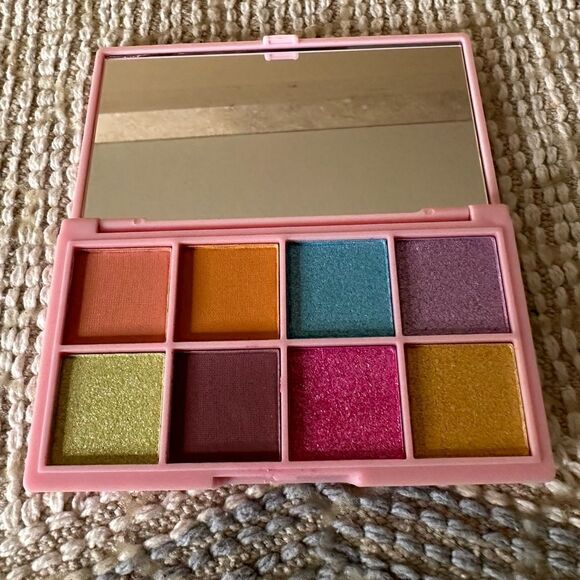 I Heart Revolution × Dr Seuss
Oh! The Places You'll Go! Eyeshadow Palette NIB - Picture 3 of 4